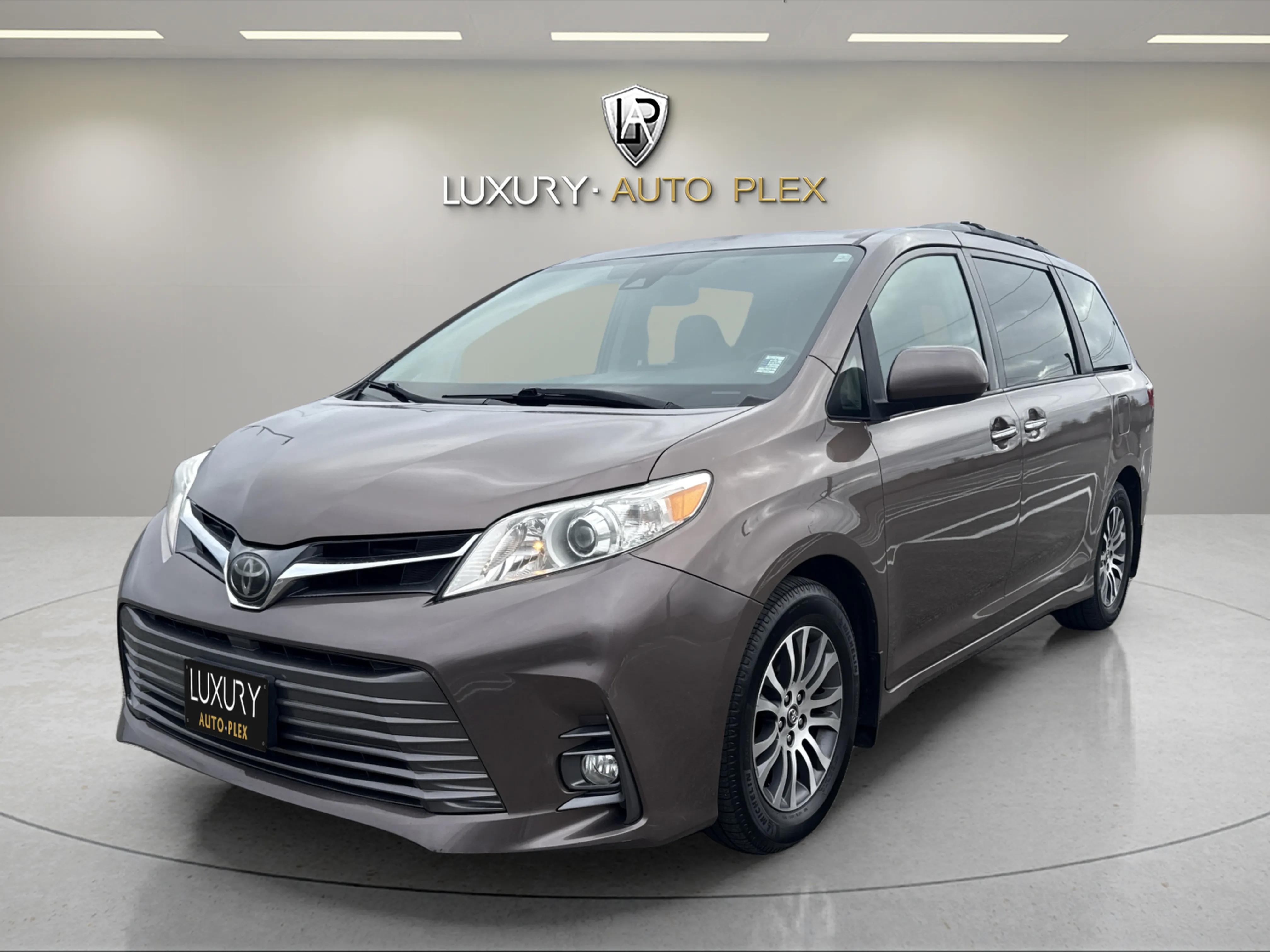 2018 Toyota Sienna XLE
