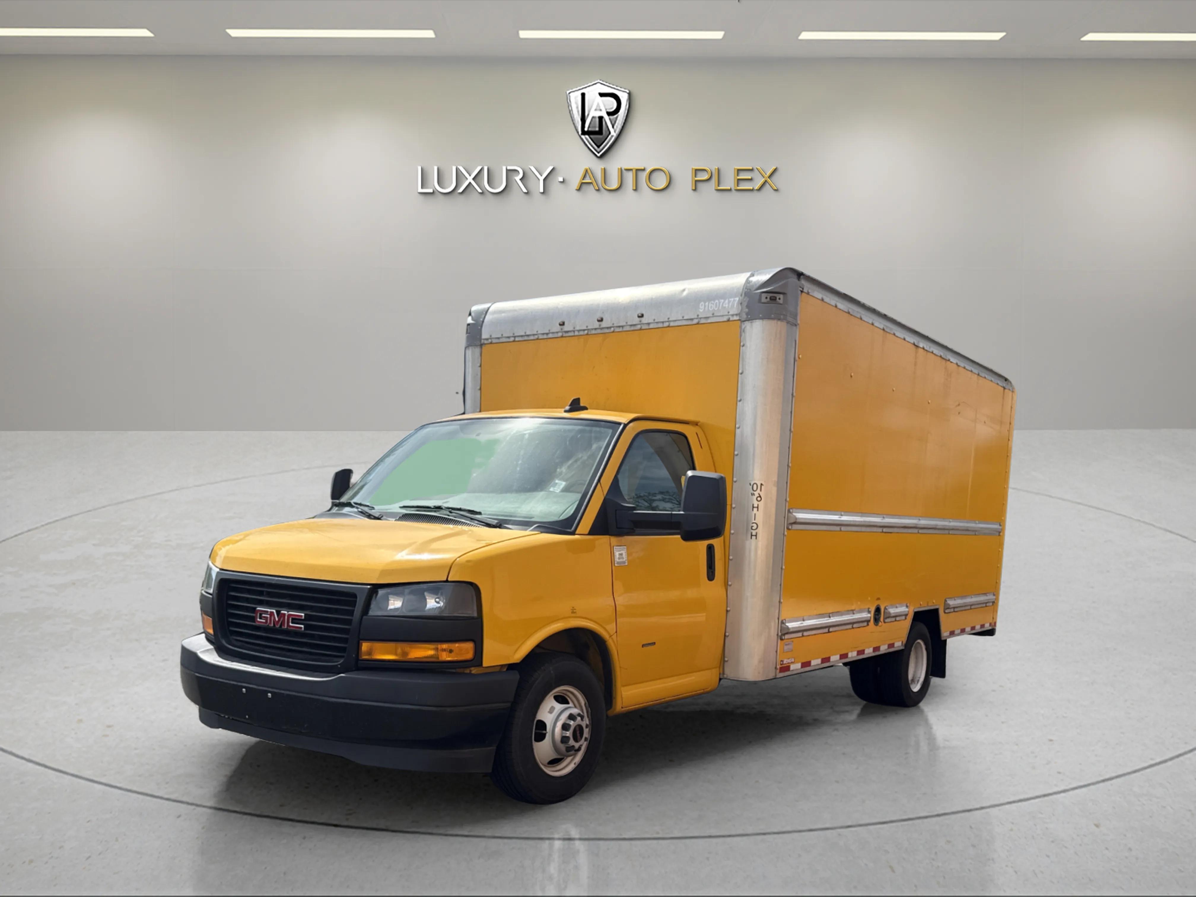 Yellow 2018 GMC Savana Chassis 3500 177 Cutaway RWD Van Rear-Wheel Drive 6-Speed Automatic